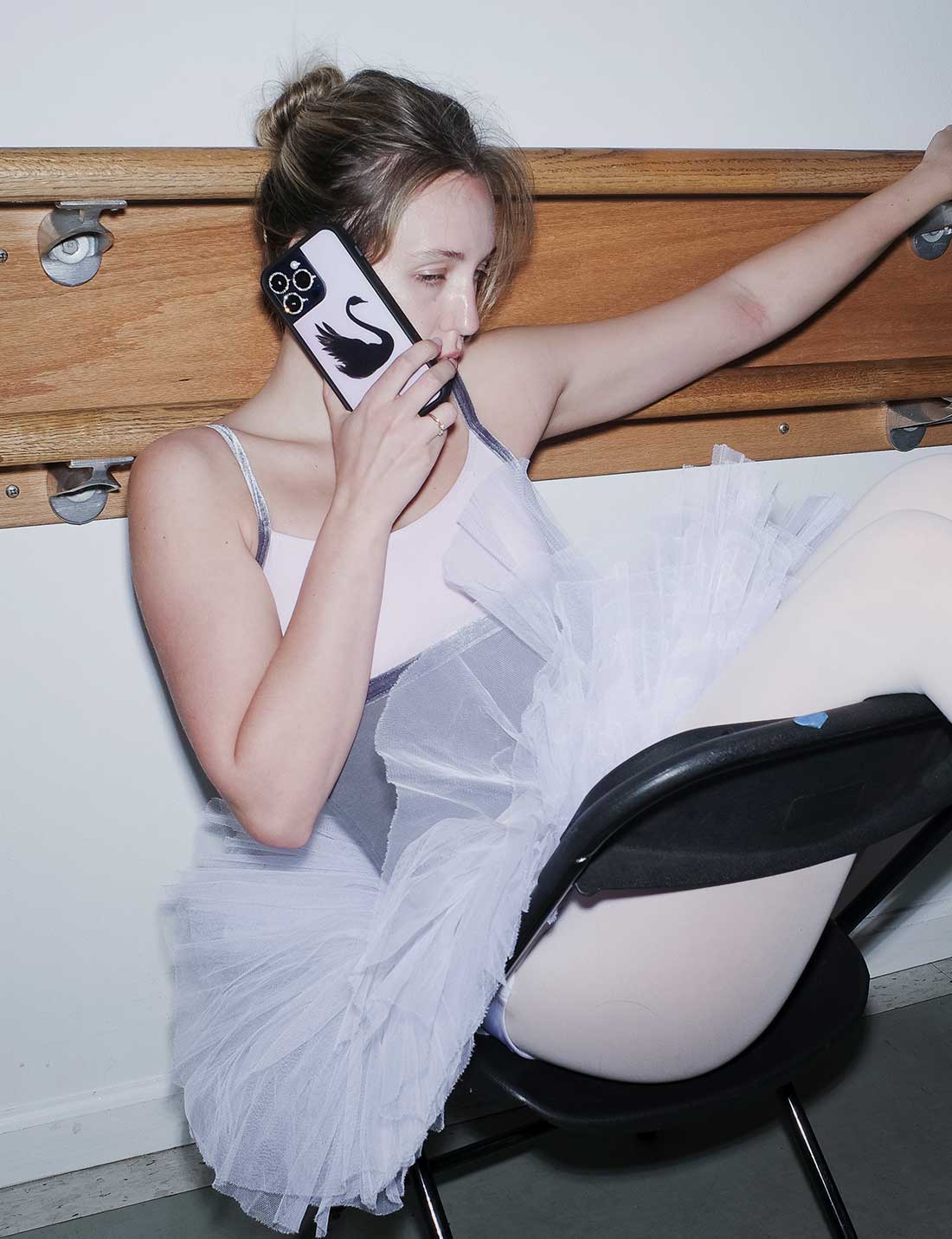 Lifestyle Image 03 Black Swan