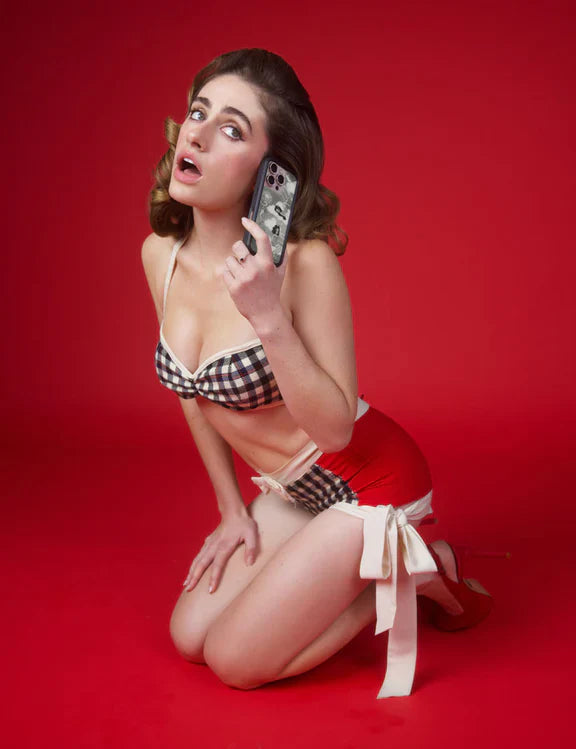 Rachel Sennott 聯名 iPhone 手機殼