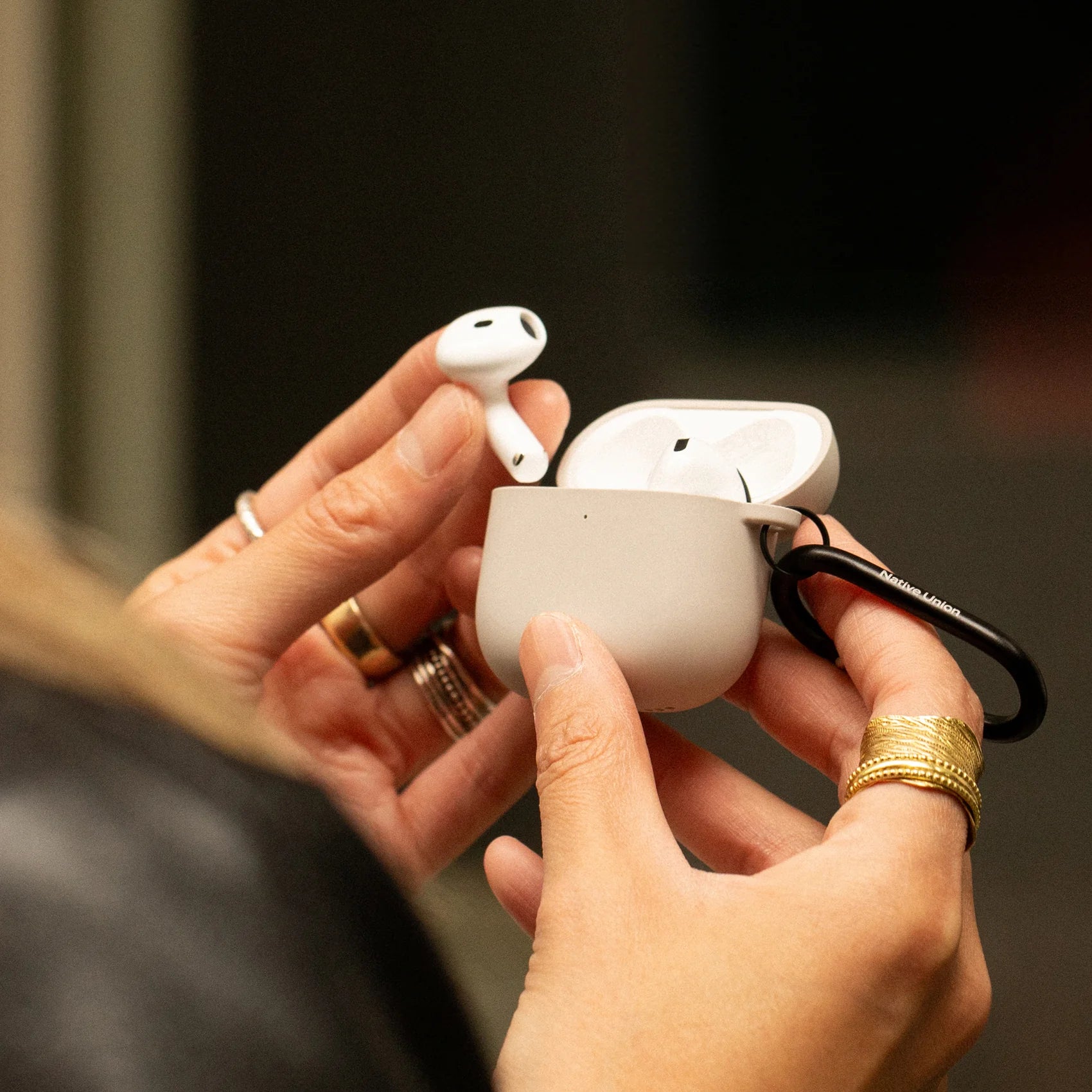 適用於 AirPods(第四代)的保護殼