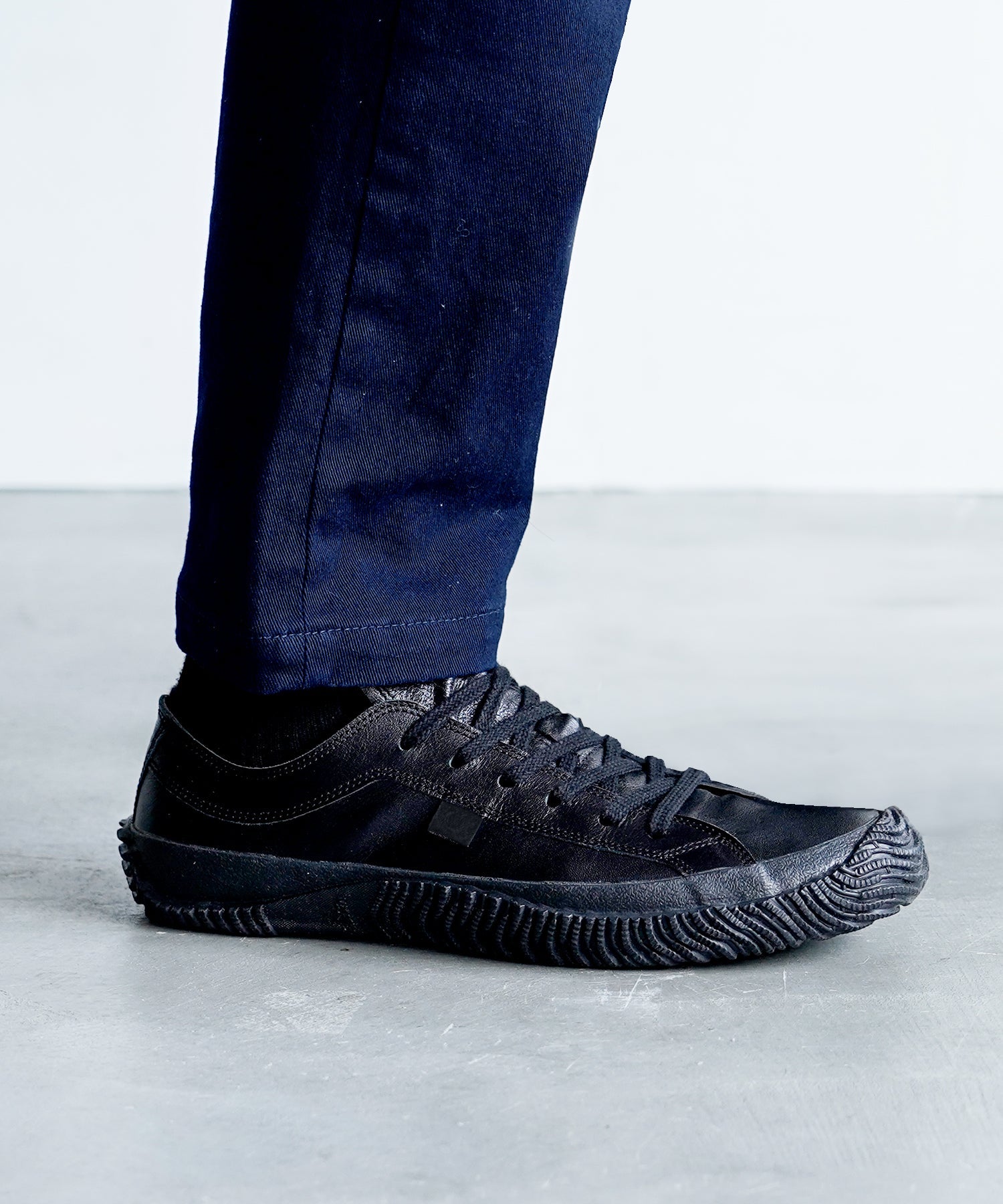 SP-110 Black/Black - SPINGLE