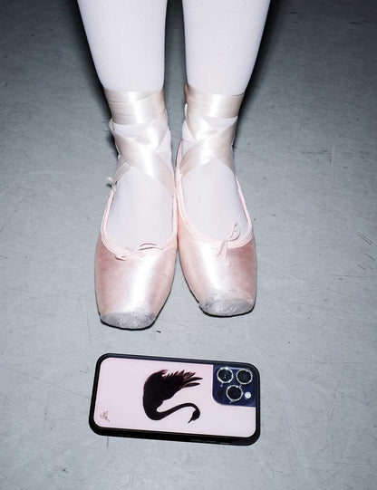Lifestyle Image 02 Black Swan