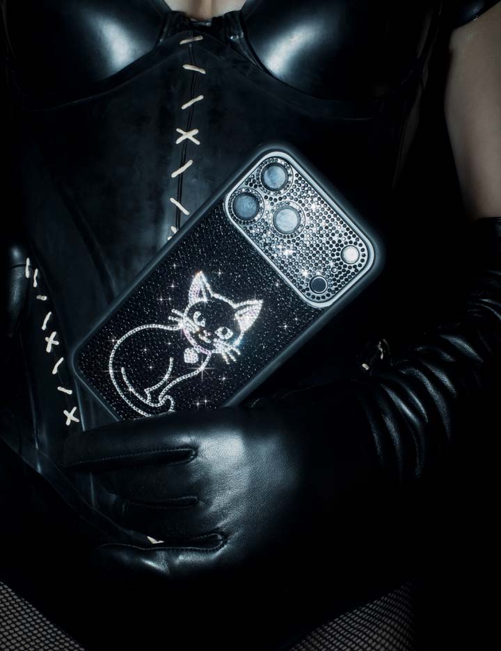 Supporting Image 03 Rhinestone Black Cat iPhone Case